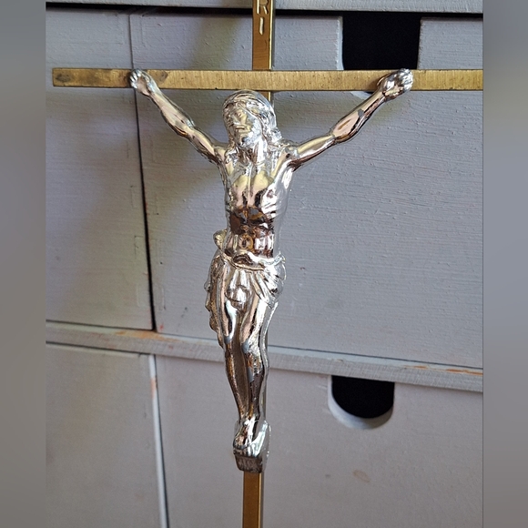 Brass crucifix and aluminum Jesus - Picture 10 of 10